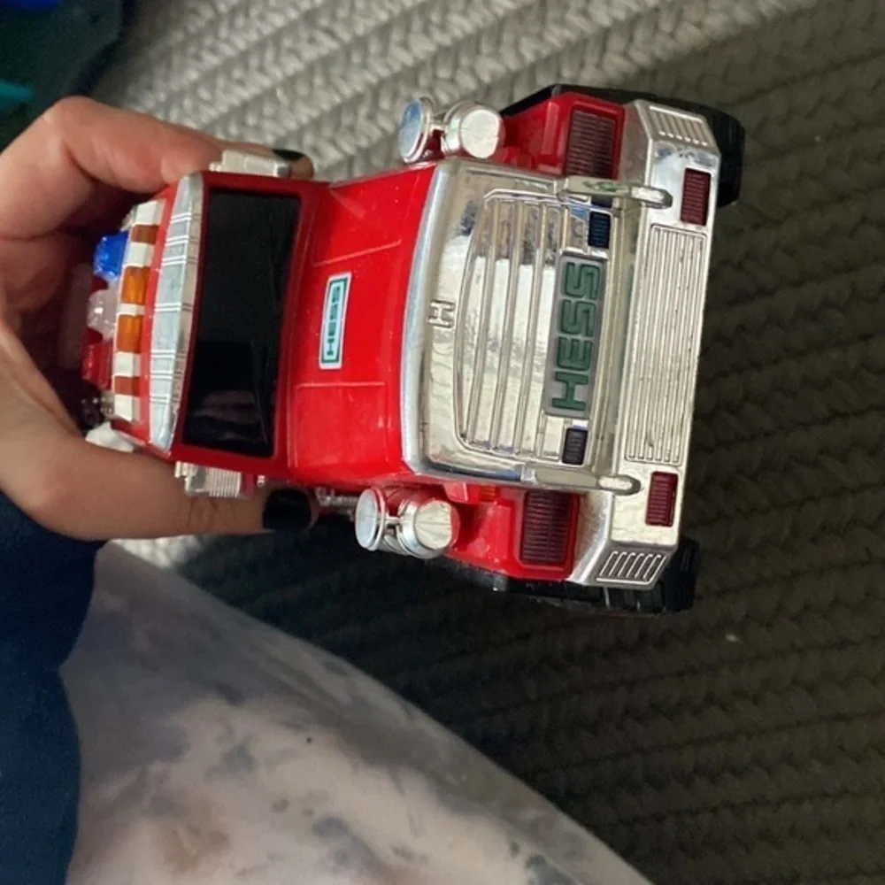 2015 Hess Fire Truck works needs batteries some signs of wear & play.